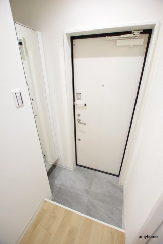 ワコーレヴィータ上新庄WEST 仲介手数料無料の玄関