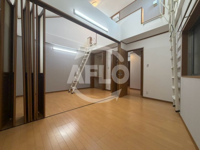 鶴橋一戸建の洋室|鶴橋一戸建　洋室
