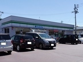 ユーベルの周辺|ファミリーマートまで450m