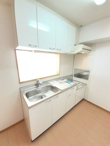 リュミエール学校町のキッチン|コンパクトなキッチンで掃除もラクラク