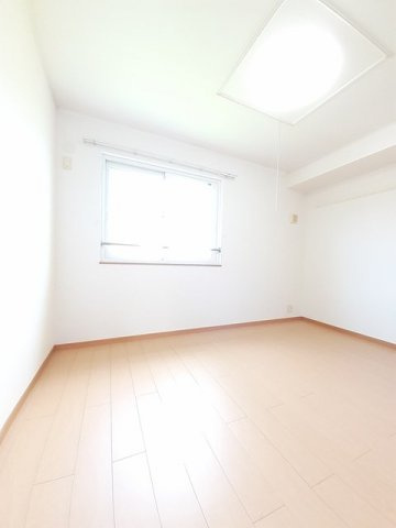 カームリー　Ⅰの内装|明るい室内です