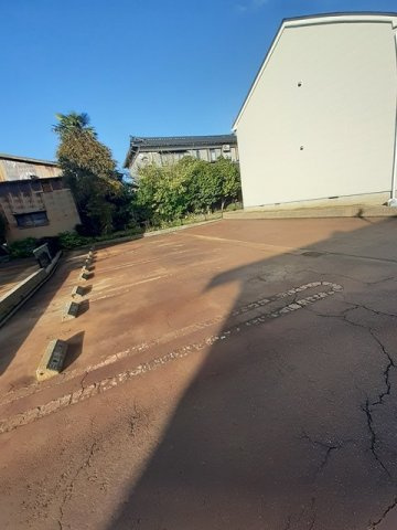 シルフィーの駐車場|駐車場があるので、車を買う予定の方も安心です