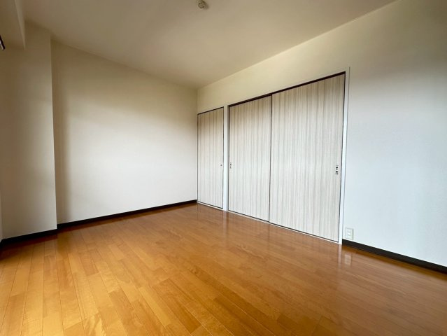 リファインドカースルの洋室