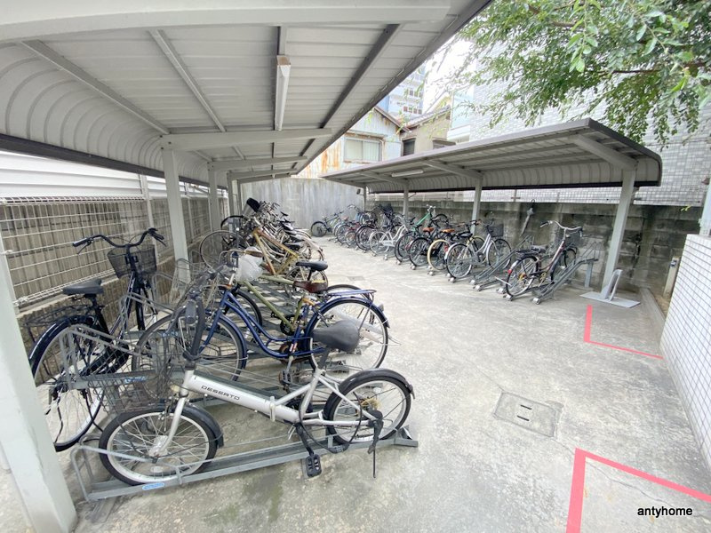 ディナスティ玉造の駐車場