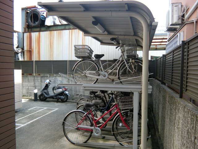 エアフォルク沢良宜の周辺