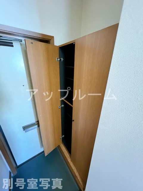 サマックス林B棟の玄関