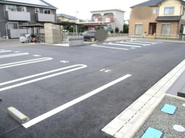 シュトラールの駐車場|駐車スペースもあります☆