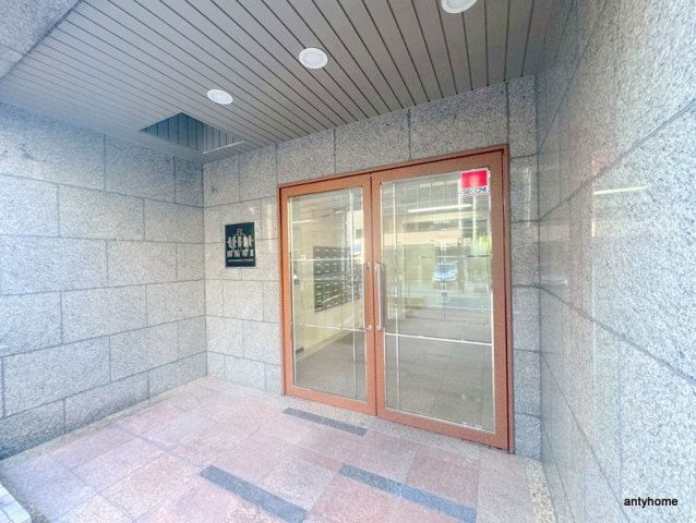 リーガル南船場　仲介手数料無料のエントランス