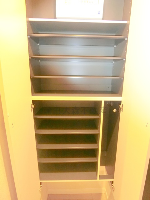 プルナス蒲田の設備|玄関収納　シューズBOX