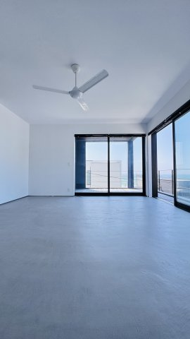 Private Retreat in Kamakura.週末は稲村ガ崎に帰るの居間・リビング