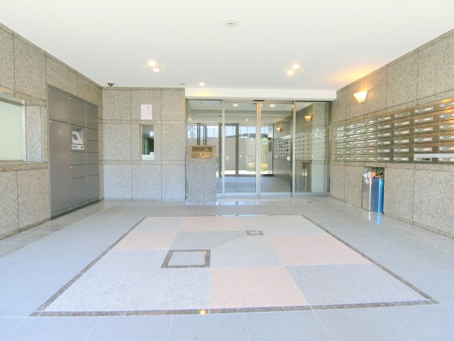 ルーブル多摩川七番館のエントランス