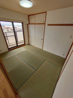 【和室】 | リベール明石西江井ヶ島 | 和室6帖にもバルコニーがあって明るいです
