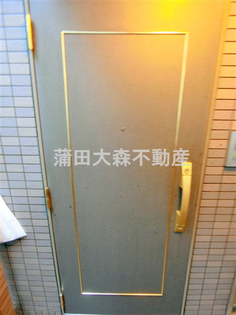 ルーブル蒲田六番館の玄関