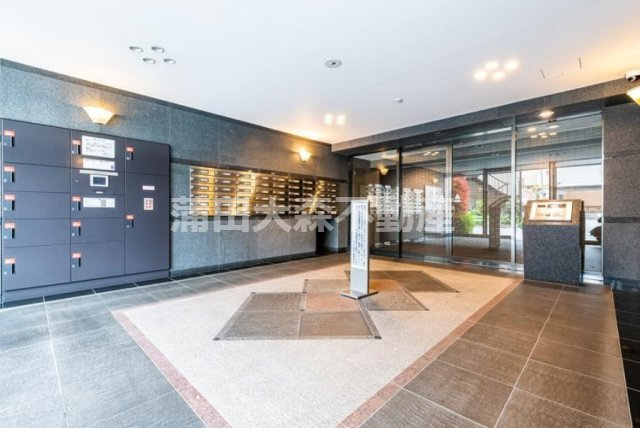 ルーブル蒲田六番館のエントランス|防犯カメラTVモニター付オートロック　宅配BOXメールBOX管理人室　エントランス　
