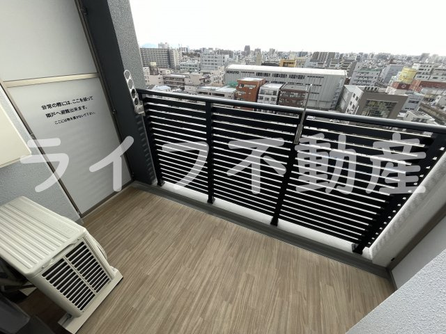 エスリード大阪CENTRAL　AVENUEのバルコニー|外からの目が気にならないバルコニーで洗濯物が干せます