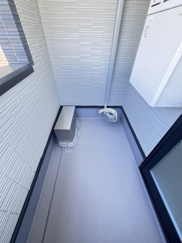 大阪市城東区諏訪１丁目のアパートのバルコニー