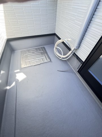 大阪市城東区諏訪１丁目のアパートのバルコニー