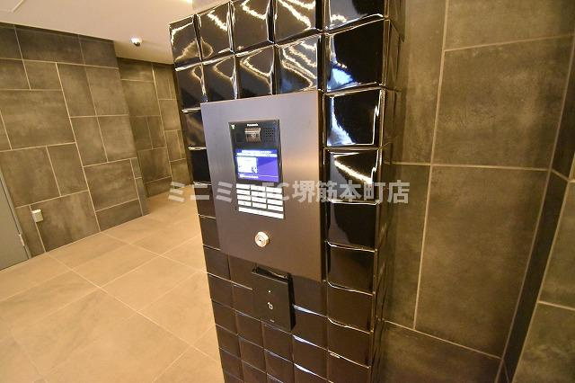 大阪市中央区北久宝寺町１丁目の賃貸マンションのエントランス
