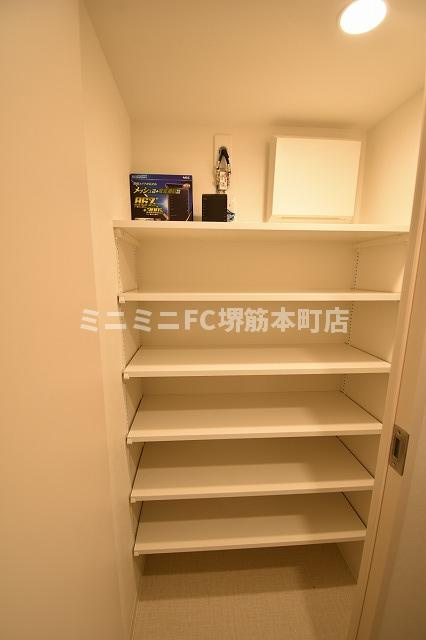 大阪市中央区北久宝寺町１丁目の賃貸マンションの玄関