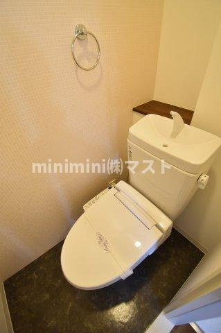 大阪市中央区徳井町２丁目の賃貸マンションのトイレ