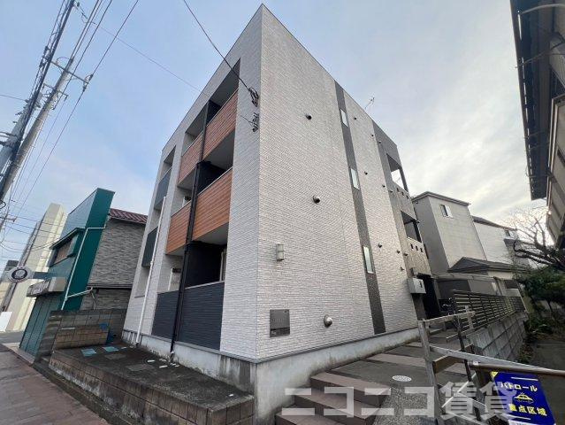 足立区伊興５丁目のアパートの外観