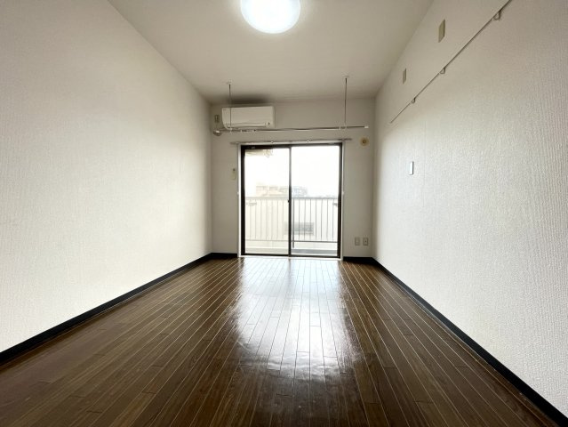 NU TERRACE鵜の木の洋室
