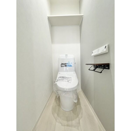 温水洗浄便座付きのトイレです♪