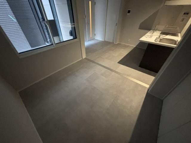 神戸市中央区脇浜町３丁目のアパートの居間・リビング