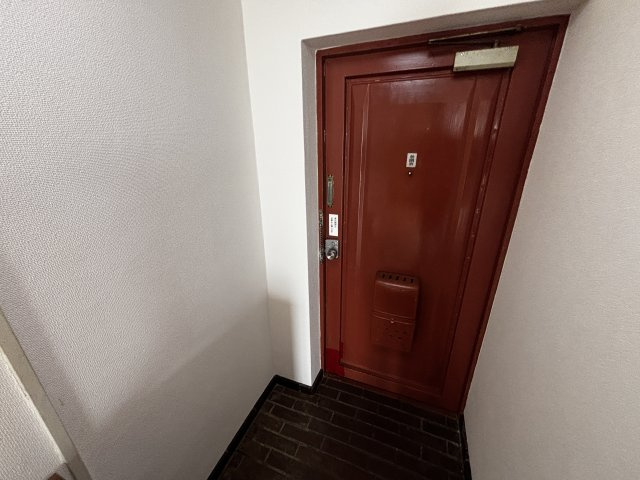 神戸市灘区新在家南町４丁目の賃貸マンションの玄関