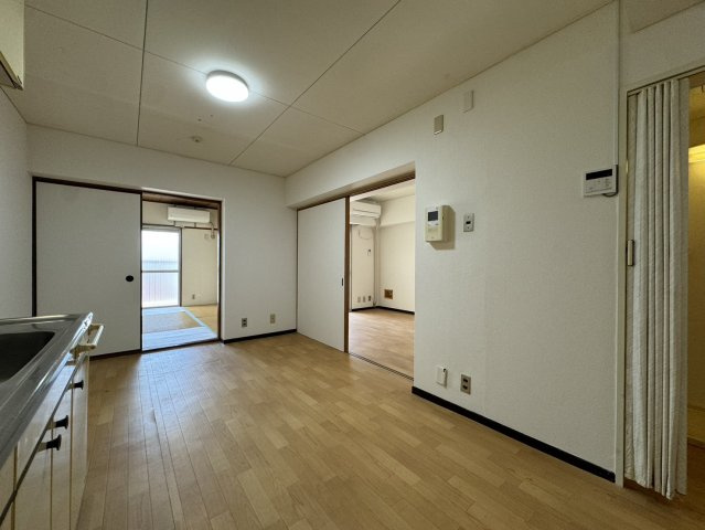 神戸市灘区新在家南町４丁目の賃貸マンションの居間・リビング