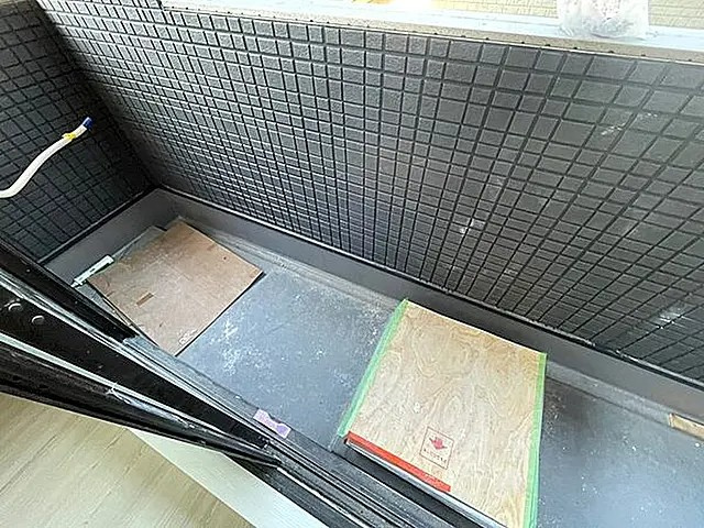 神戸市東灘区深江南町４丁目のアパートのバルコニー