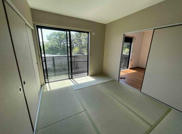 芦屋市東山町のアパートの居間・リビング