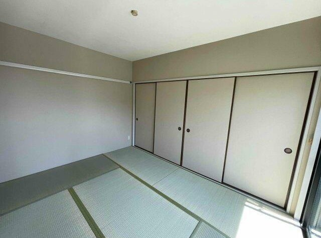 芦屋市東山町のアパートの居間・リビング