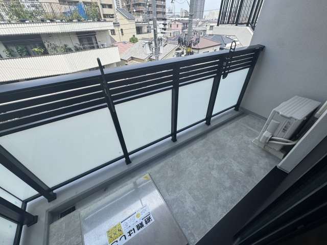 西宮市松原町の賃貸マンションのバルコニー