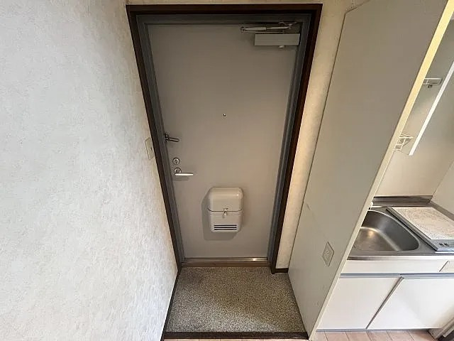 神戸市中央区中山手通２丁目の賃貸マンションの玄関