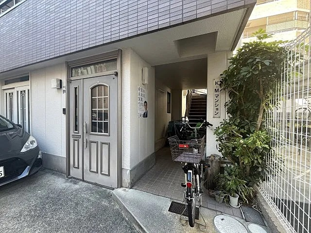 神戸市中央区中山手通２丁目の賃貸マンションのエントランス