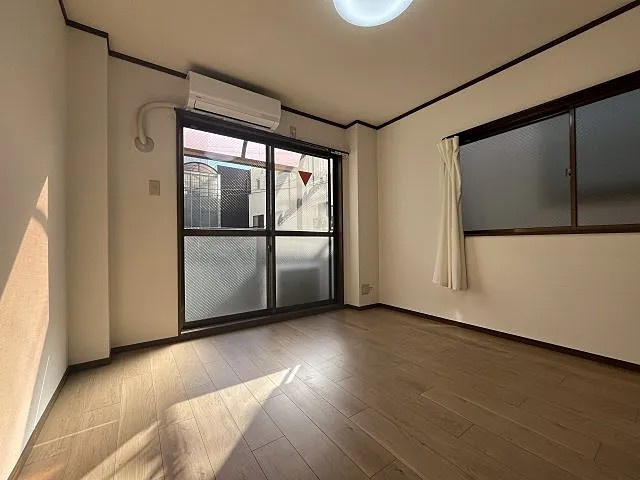 神戸市中央区中山手通２丁目の賃貸マンションの居間・リビング