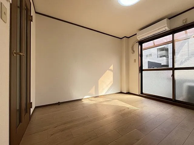 神戸市中央区中山手通２丁目の賃貸マンションの居間・リビング