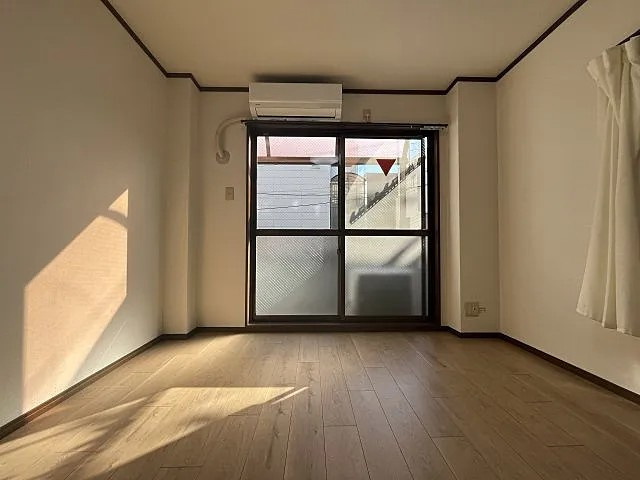 神戸市中央区中山手通２丁目の賃貸マンションの居間・リビング