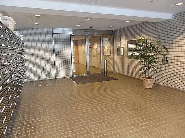 ライオンズマンション三宮のロビー