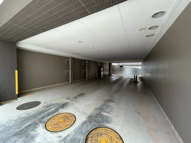 芦屋市大東町の賃貸マンションの駐車場