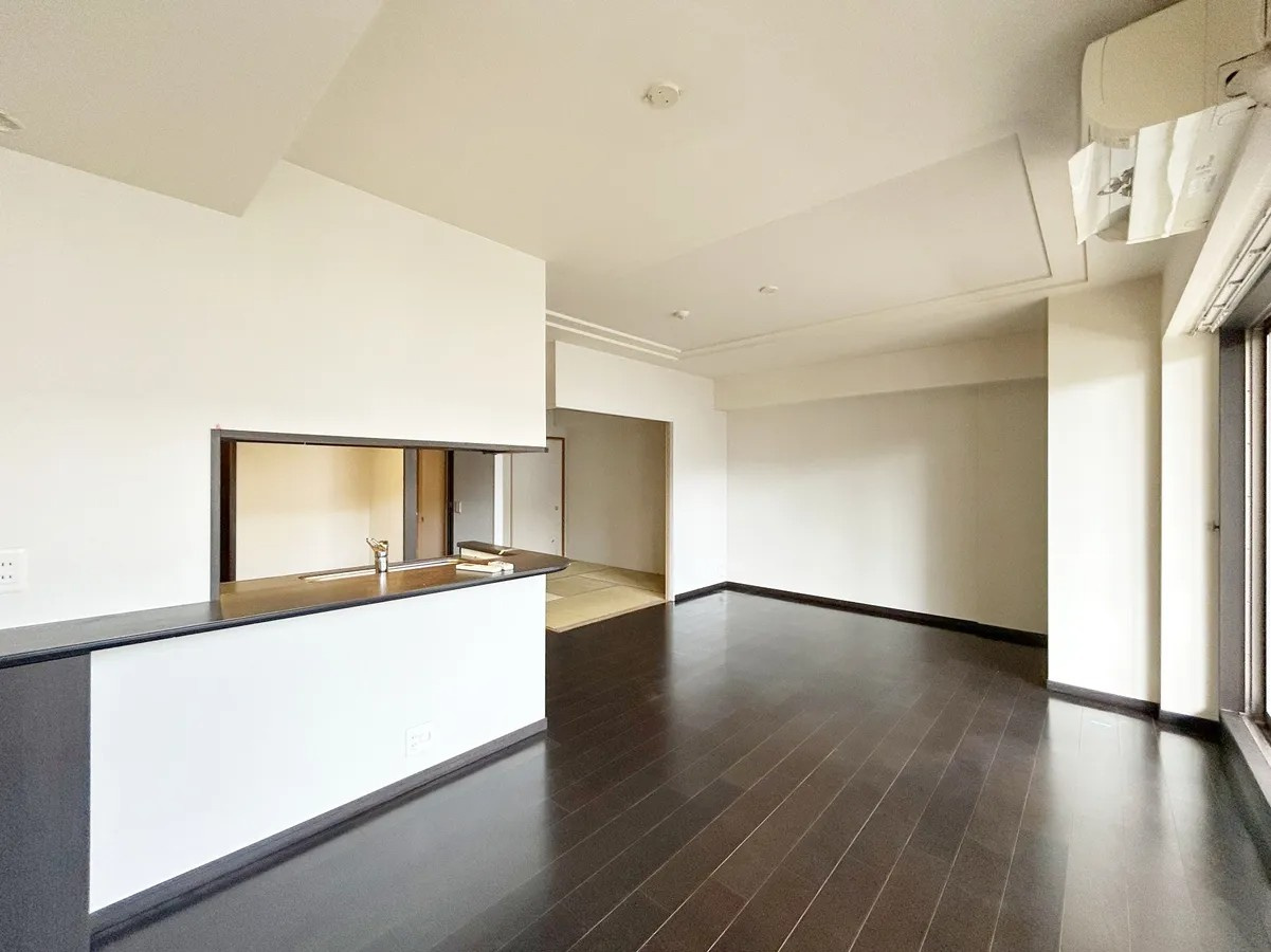 芦屋市大東町の賃貸マンションの居間・リビング