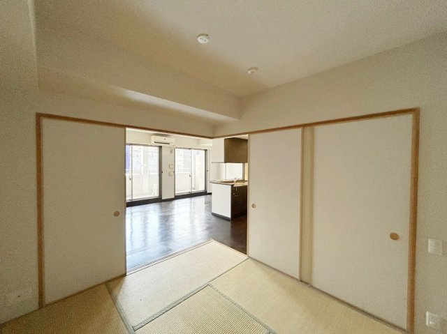 芦屋市大東町の賃貸マンションの居間・リビング