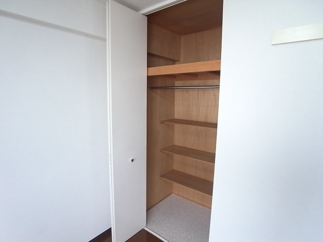 西宮市柳本町の賃貸マンションの収納