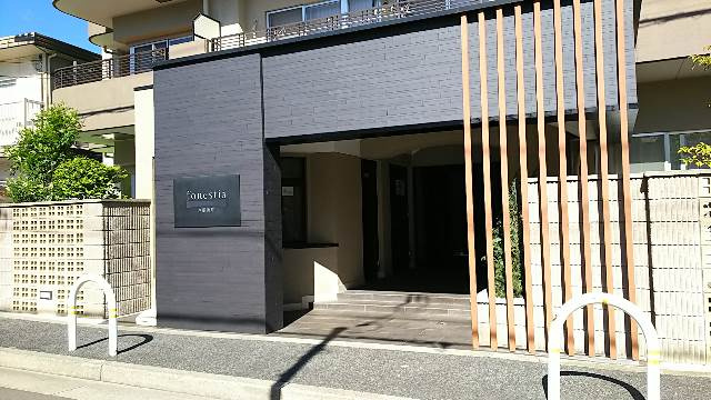 芦屋市浜町の賃貸マンションのエントランス