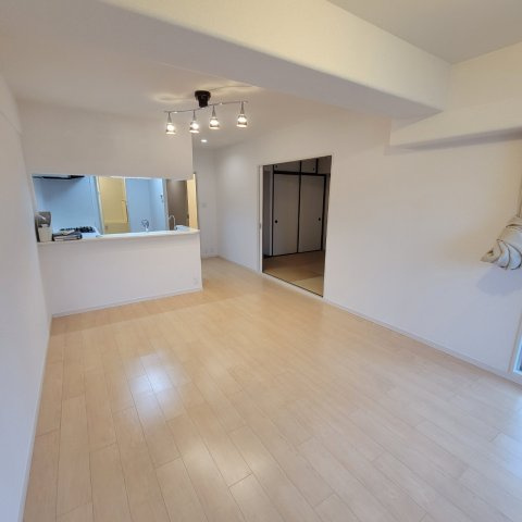 芦屋市浜町の賃貸マンションの居間・リビング