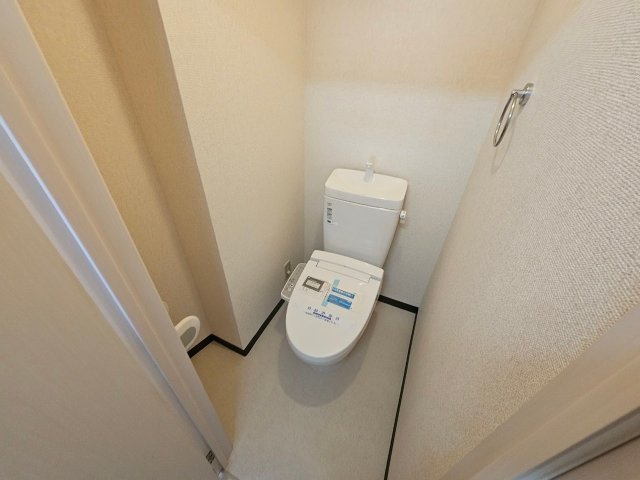 神戸市灘区福住通５丁目の賃貸マンションのトイレ