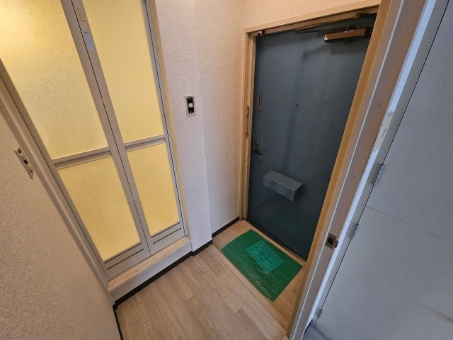 神戸市灘区福住通５丁目の賃貸マンションの玄関