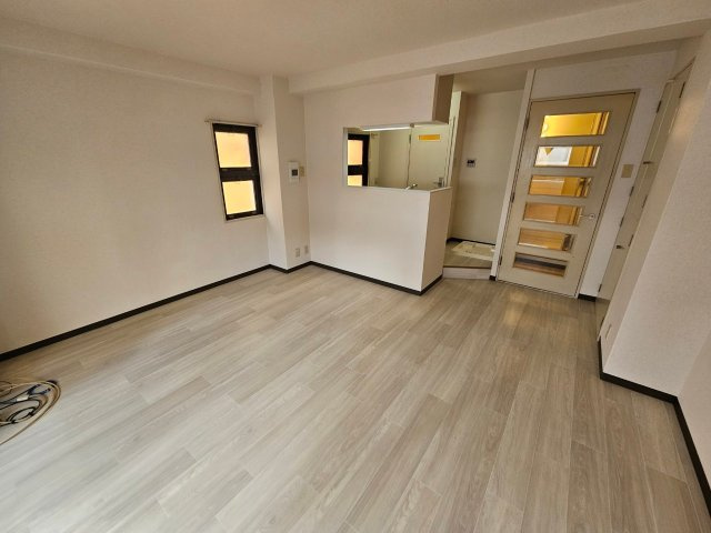 神戸市灘区福住通５丁目の賃貸マンションの居間・リビング