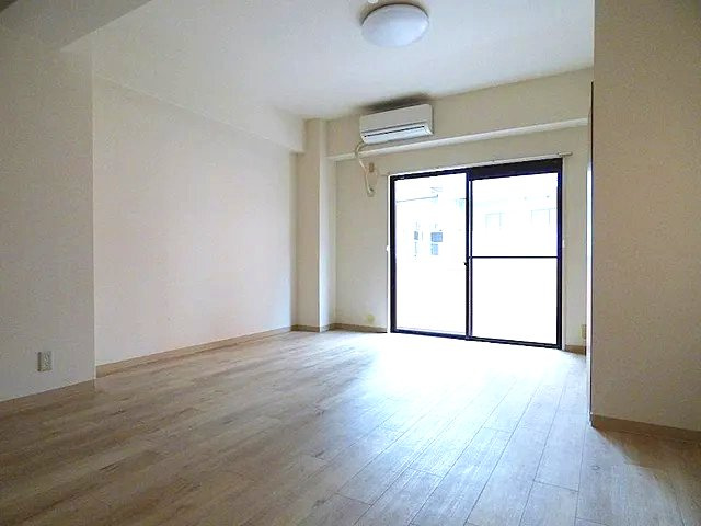 神戸市灘区福住通５丁目の賃貸マンションの居間・リビング